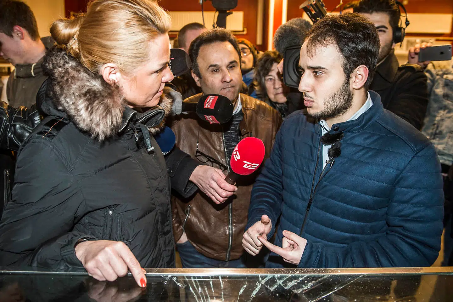 Tirsdag d. 23.01.2017 besøgte Udlændinge- og integrationsminister Inger Støjberg (V) bagerforretningen KAJ i Tingbjerg. Besøget kom i kølvandet på flere angreb mod bagerforretningen, der senest resulterede, at fem maskerede mænd smadrede butikkens inventar. Her er det ejeren af butikken Ali Parnian (th).