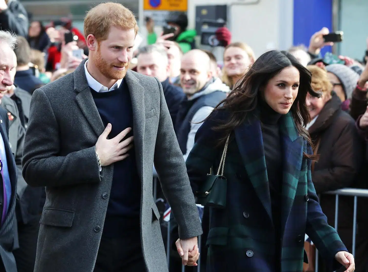 Meghan og Harry holder ofte i hånd.