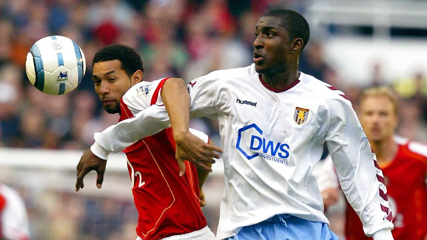 Den tidligere Aston Villa-spiller Jlloyd Samuel er blevet dræbt efter en bilulykke.