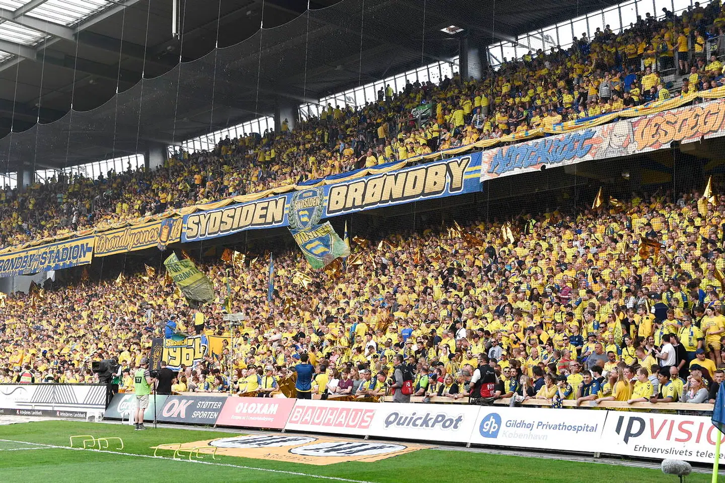 Brøndby fans. Brøndby - FC Midtjylland.