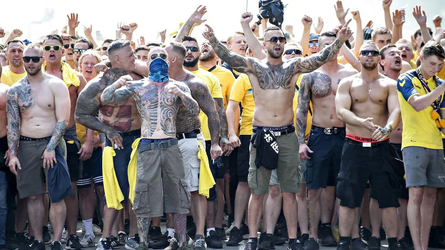 Tusindvis af Brøndby-fans tager turen fra Rådhuspladsen i København mod Telia Parken på Østerbro, hvor pokalfinalen mellem Brøndby og Silkeborg spilles torsdag klokken 17.