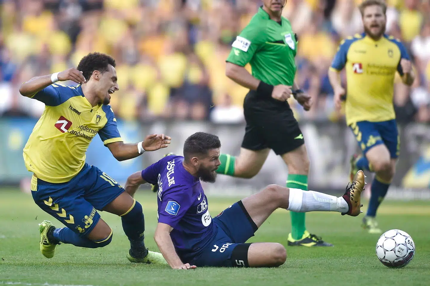 Hany Mukhtar og Marc Dal Hende. Superliga kamp mellem Brøndby-FCM på Brøndby Stadion mandag den 14 maj 2018. (Foto: Liselotte Sabroe/Scanpix 2018)