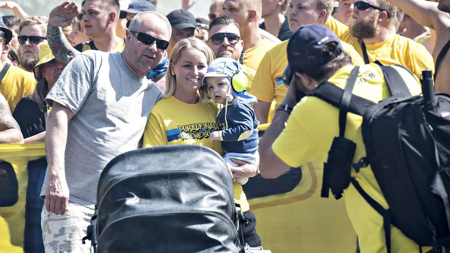 Felix bliver støttet ved Rigshospitalet, hvor tusindvis af Brøndby-fans har taget turen for at vise deres støtte.