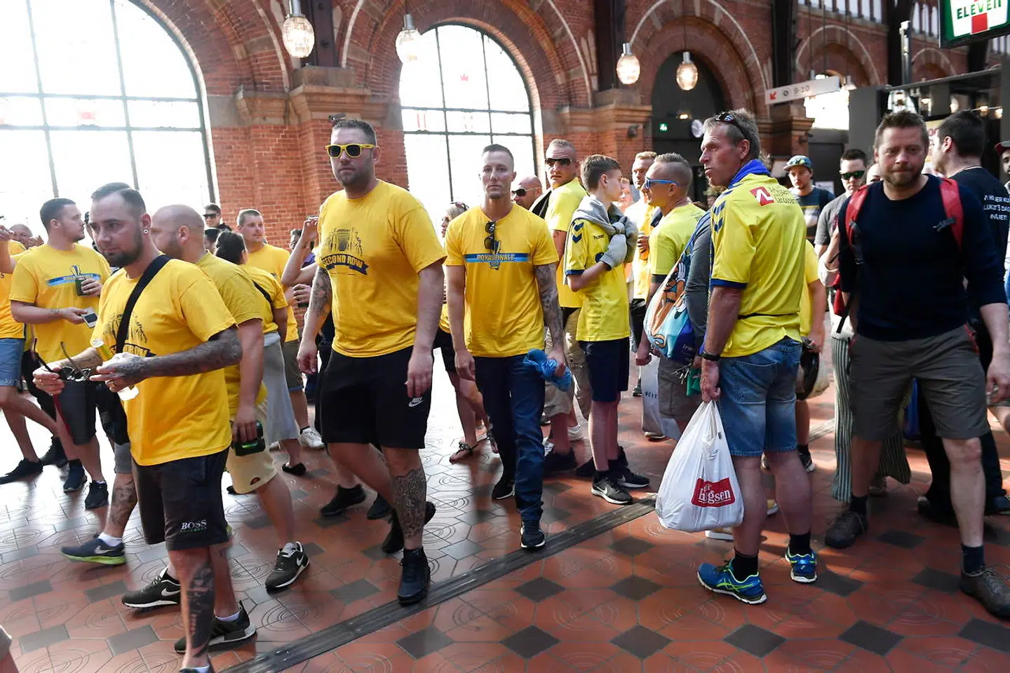 Brøndbytilhængere i København Brøndbytilhængere på Hovedbanegården i København.