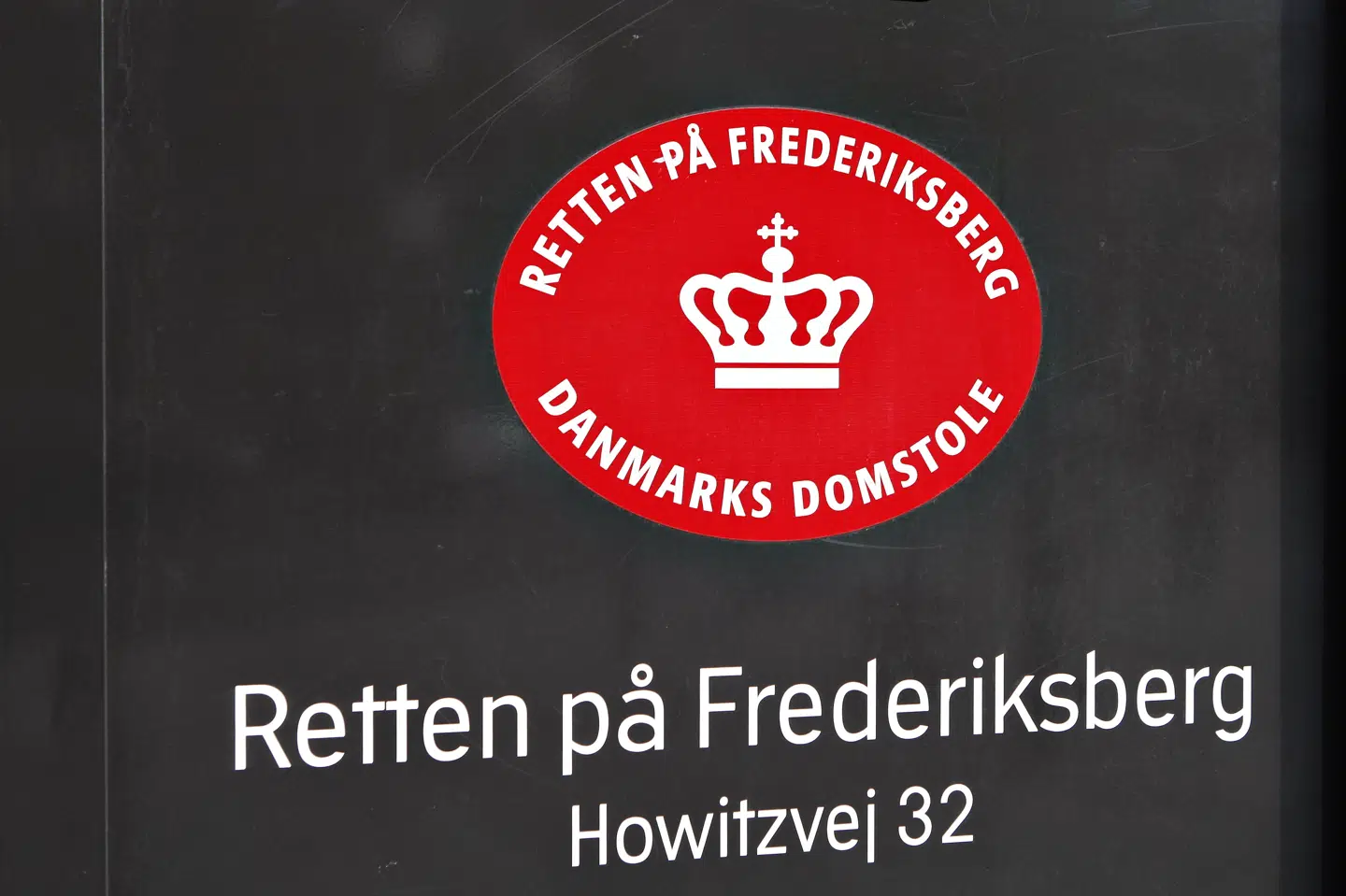 En dommer i Retten på Frederiksberg besluttede onsdag at varetægtsfængsle en 22-årig mand, som sigtes for to drabsforsøg. Scanpix/Simon Læssøe
