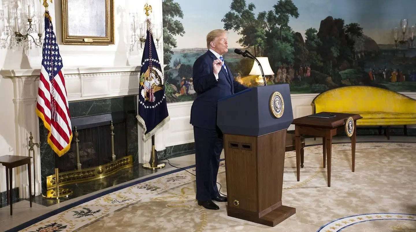 Tirsdag aften klokken 20 dansk tid fortalte den amerikanske præsident, Donald Trump, at USA træker sig fra atomaftalen med Iran. EPA/MICHAEL REYNOLDS