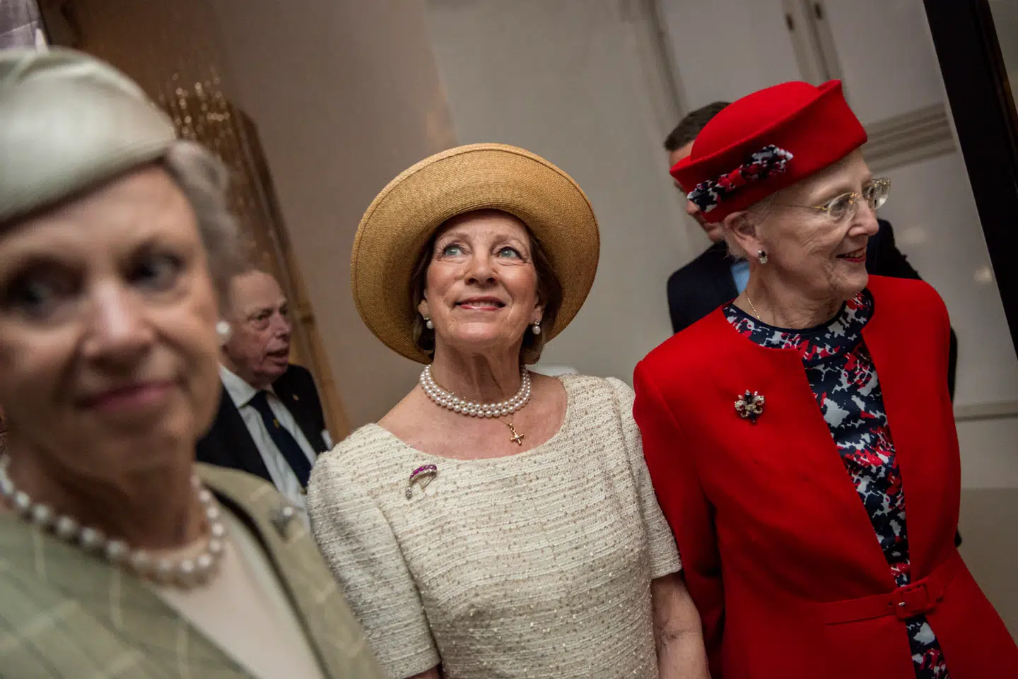 De tre søstre Margrethe, Benedikte og Anne-Marie var lørdag sammen ved åbningen af jubilæumsudstillingen 'Magtens Smykker' på Koldinghus slot.