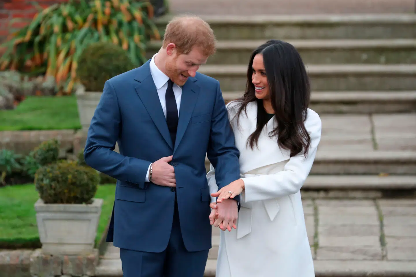 Prins Harry og Meghan Markle annoncerede deres forlovelse i Sunken Garden ved Kensington Palace i London.