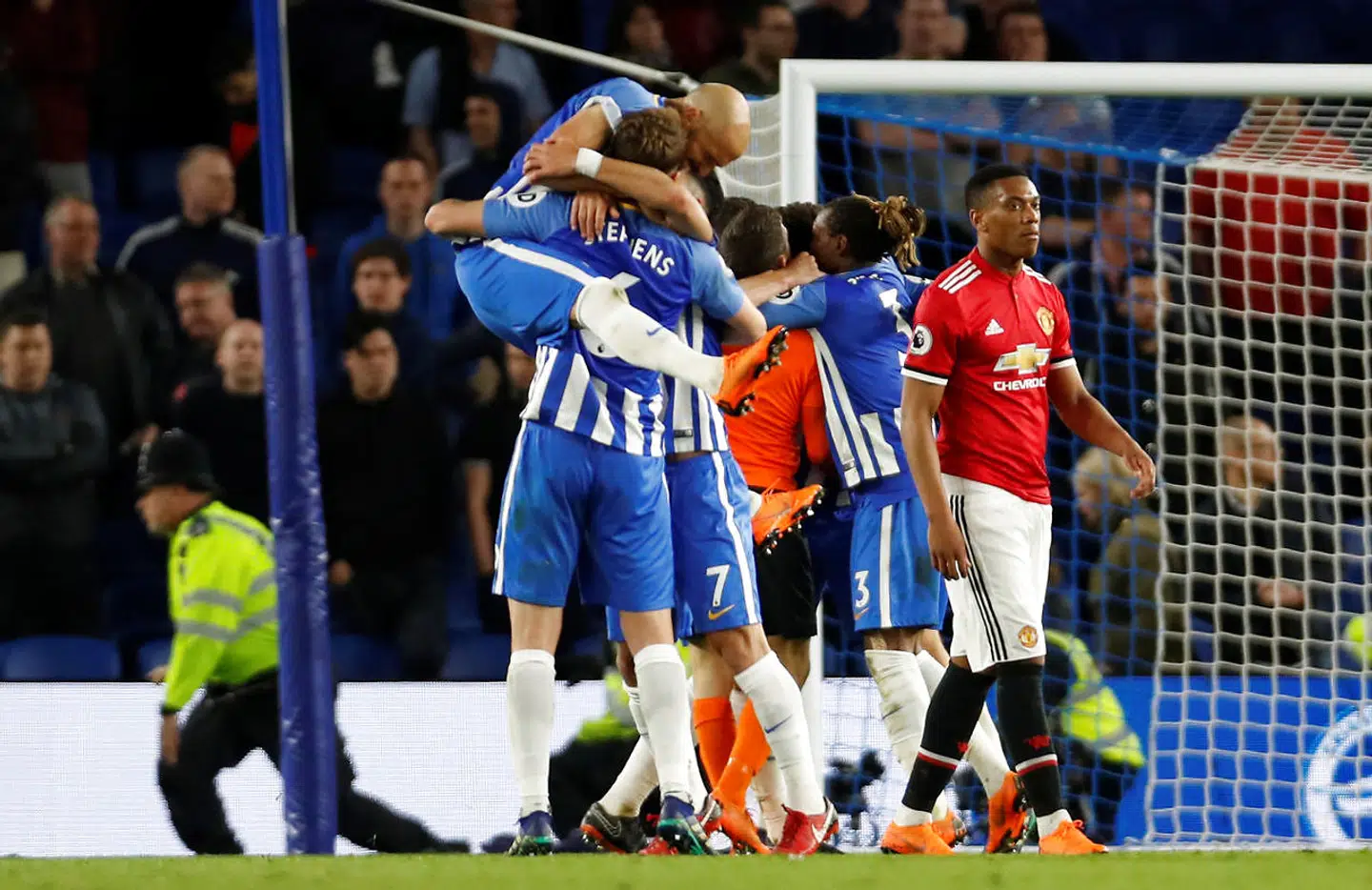 Anthony Martial med tomt blik efter Brightons sejrsmål