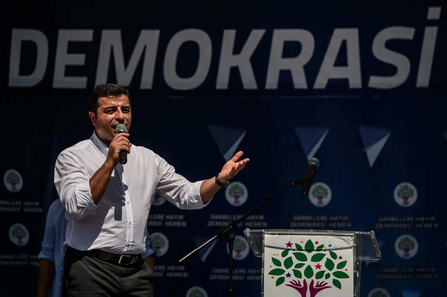 Den fængslede HDP-leder, Selahattin Demirtas, under et vælgermøde i Istanbul i 2016. Nu vil kurdernes Obama udfordre præsident Erdogan ved næste måneds valg. Scanpix/Ozan Kose
