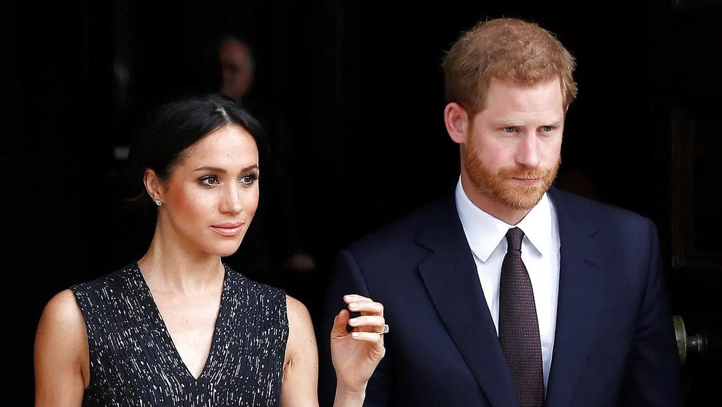 Prins Harry ses her med sin forlovede Meghan Markle i april 208.