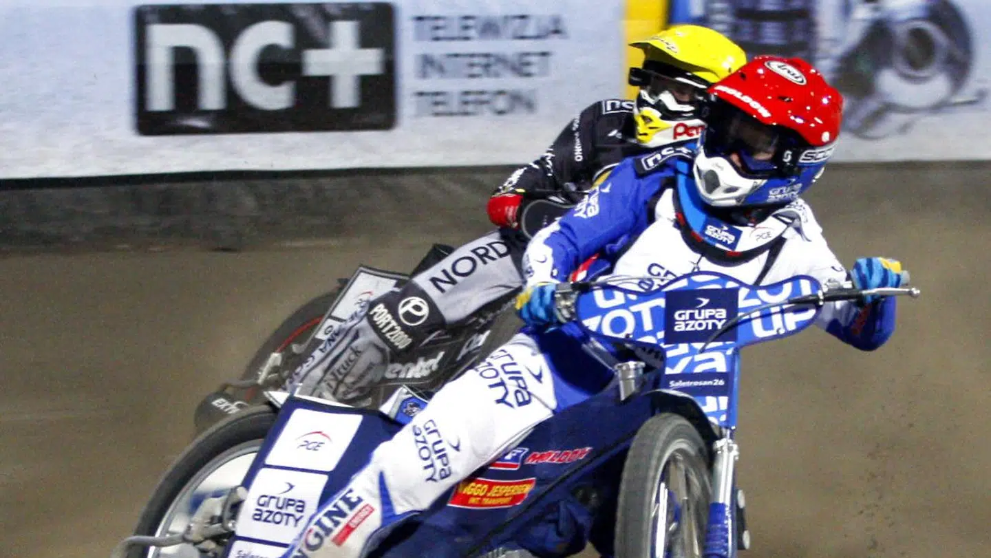 Ifølge Nicki Pedersen var det den polske kører Bartosz Zmarzlik, der kørte ind i siden på ham, fordi han ikke vil lade sig overhale af danskeren.