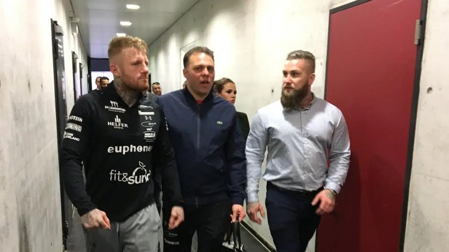 Patrick Nielsen forlader skuffet Baden Arena i Offenburg.