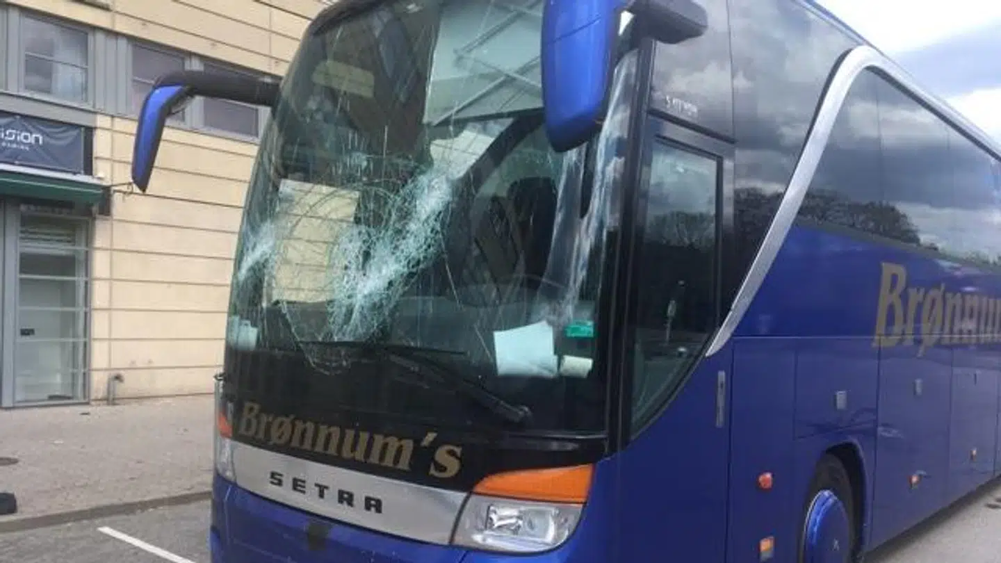 Omkring 20 personer af FC Københavns fanfraktion Sektion 12 var i bussen, da en gruppe på 50-70 Brøndby-fans gik til angreb.