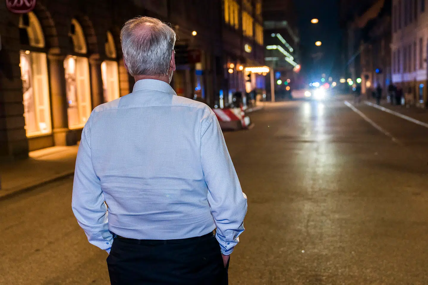 Dennis Kristensen venter på et fakkeloptog ved Forligsinstitutionen i København. Fredag den 20. april 2018.