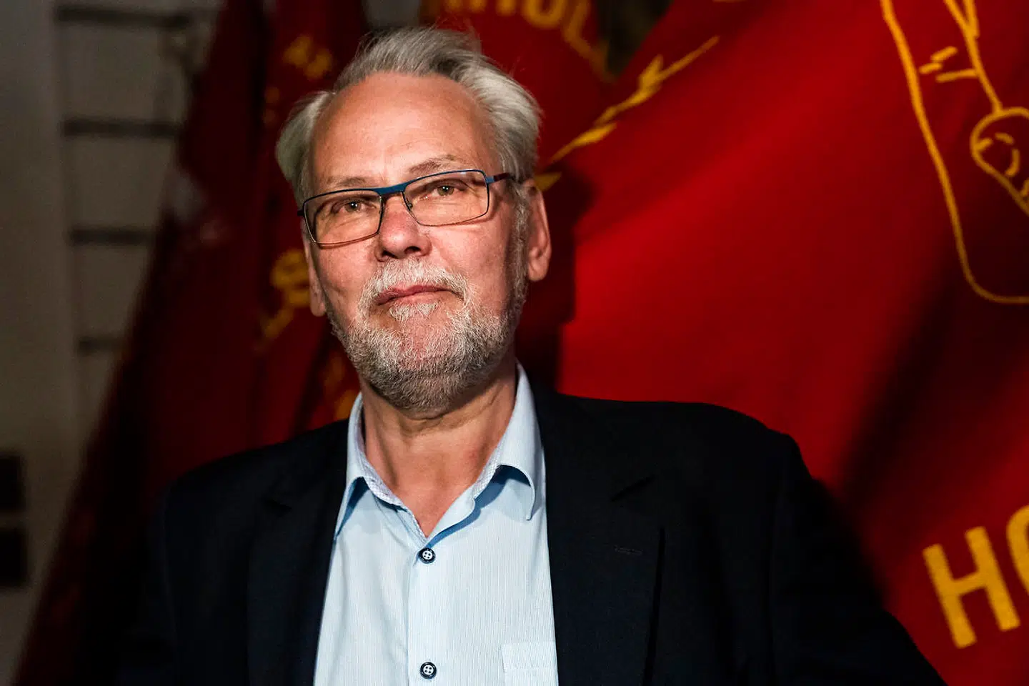 Dennis Kristensen forlader Forligsinstitutionen i København. Søndag den 22. april.