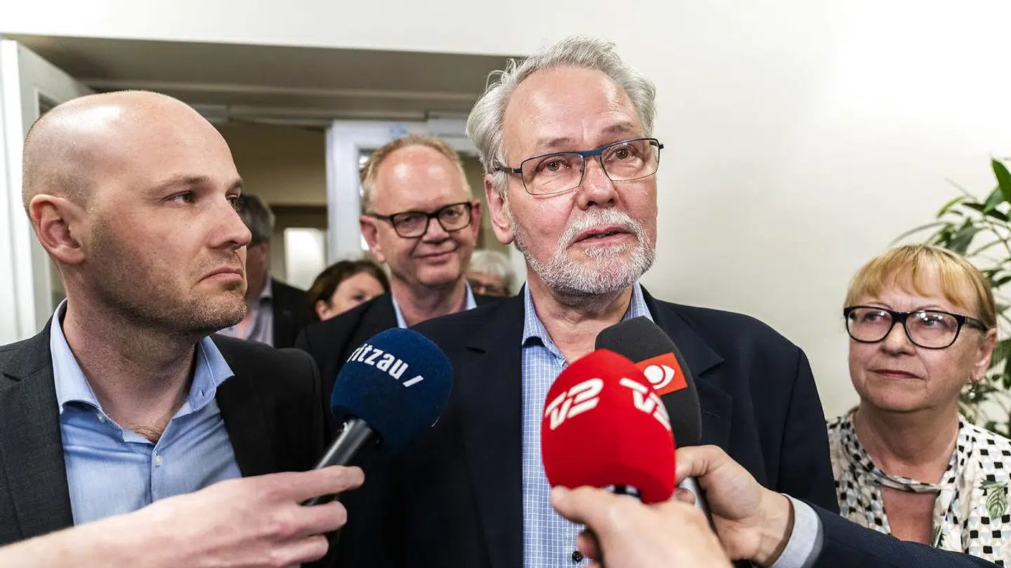 FOAs formand Dennis Kristensen og regionernes Anders Kuhnau i Forligsinstitutionen natten til onsdag.