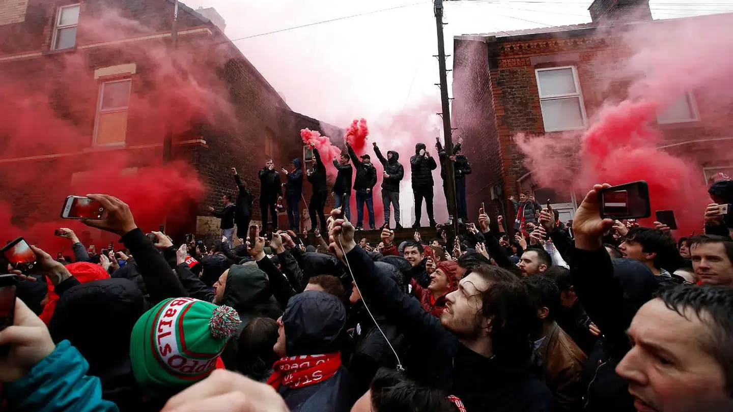 To mænd er anholdt for et overfald inden tirsdagens Champions League-semifinale mellem Liverpool og AS Roma.