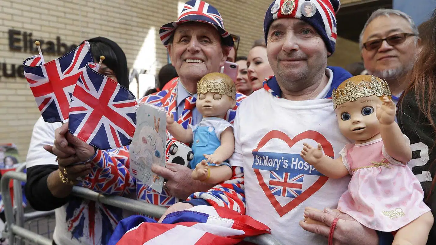 Royale fans foran St Mary's Hospital i London