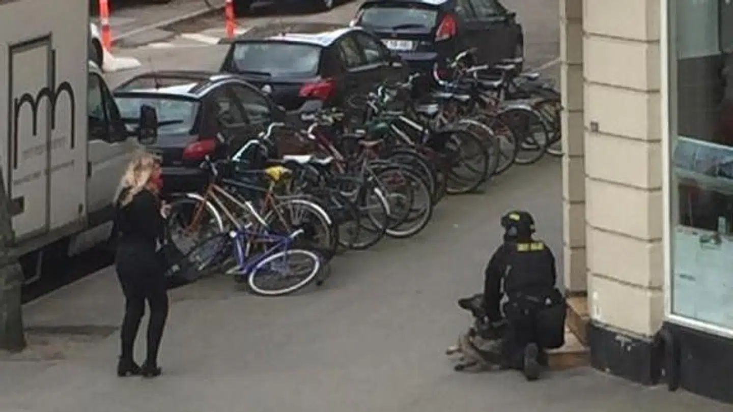 Der skulle være flere betjente i en lejlighed i Valby tirsdag eftermiddag. Foto: Benny Lind/Alarm 112 Midtjylland