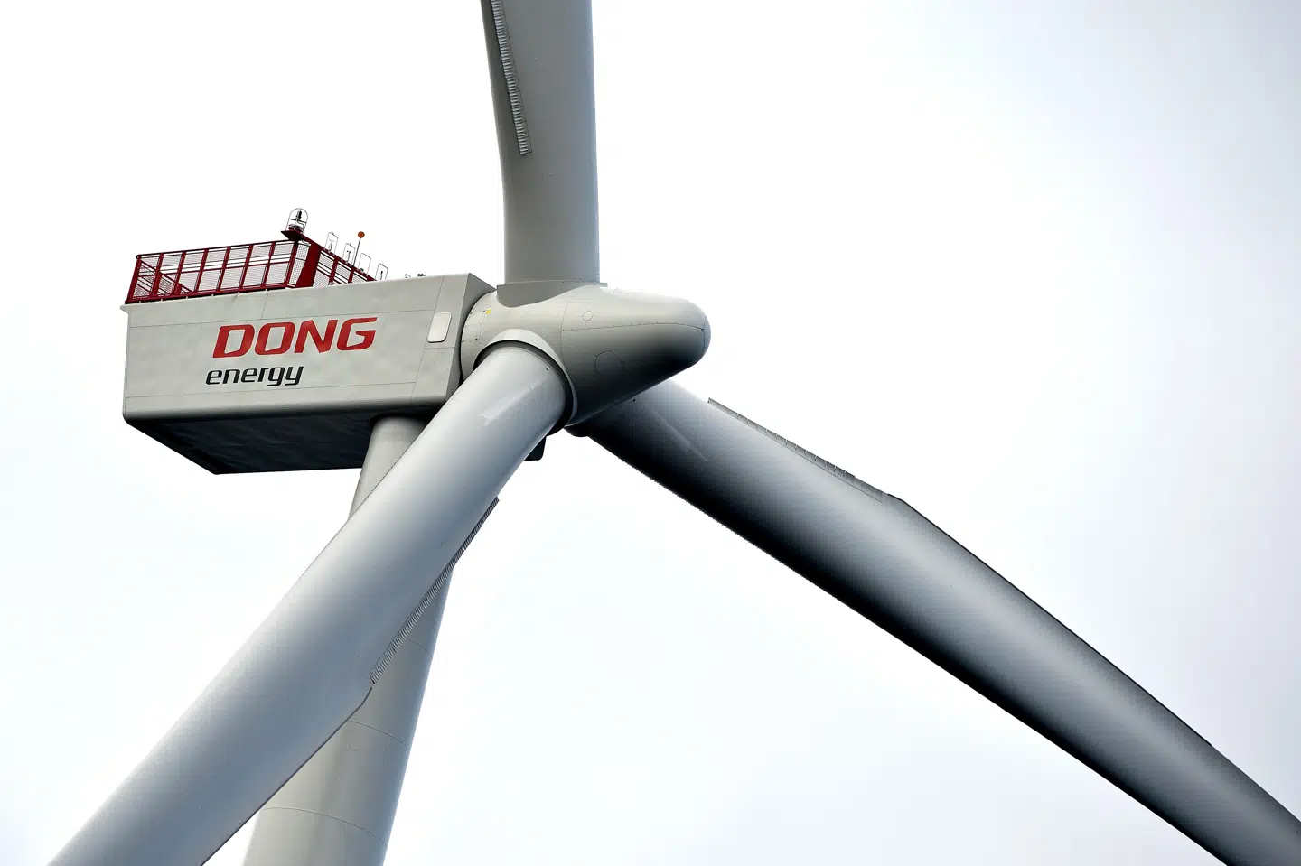 Vindmølleindustrien så gerne, at Danmark allerede nu lagde sig fast på at opføre flere havvindparker fremover end den ene, som regeringen spiller ud med. Scanpix/Henning Bagger