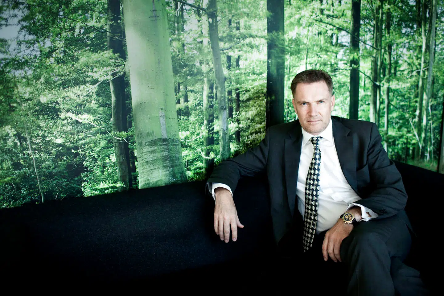 Interview med den fynske milliardær Niels Thorborg. Han vil fortælle om Fyns store udfordringer og muligheder samt om sit eget forretningsimperium, der bl.a. rummer L'easy. Her er han fotograferet ved hans reklamebureau der ligger ved Odense Havn.