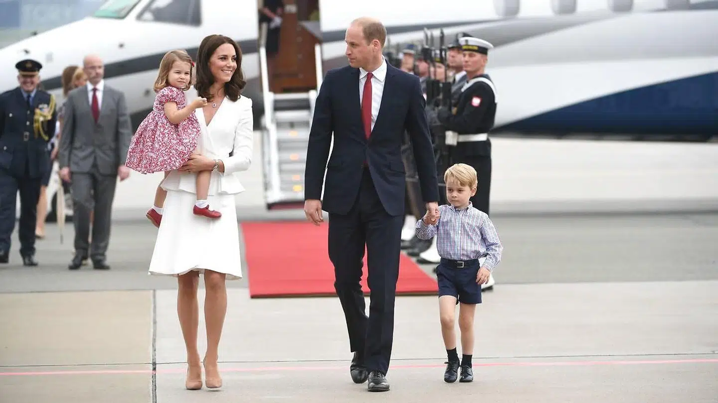 Stik imod normen flyver prins William ofte sammen med hele sin familie.