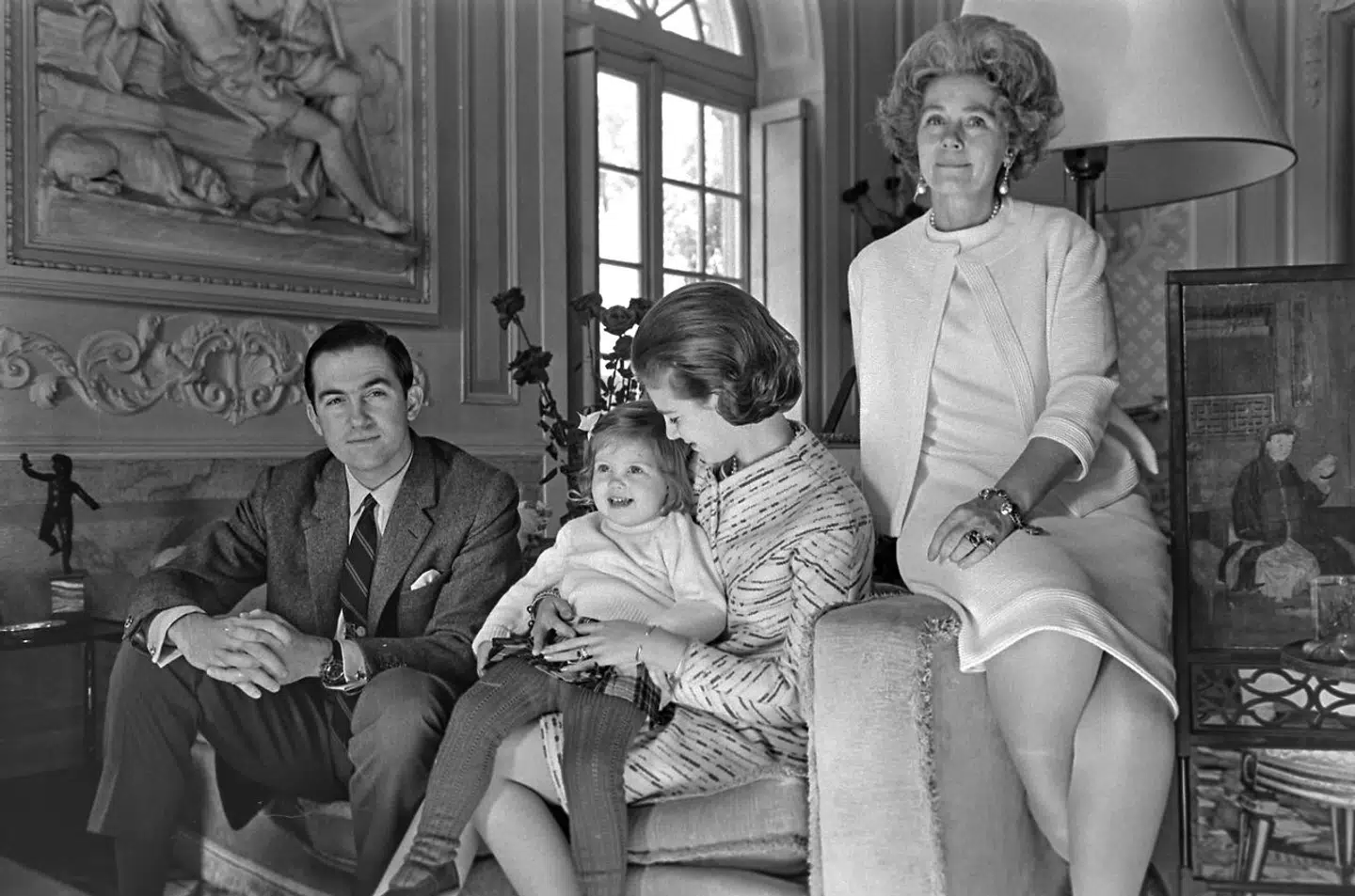 Enkedronning Frederikke af Grækenland - som her ses med sin søn kong Konstantin og danske dronning Anne-Marie - var også blandt Jenny Holms faste klienter.