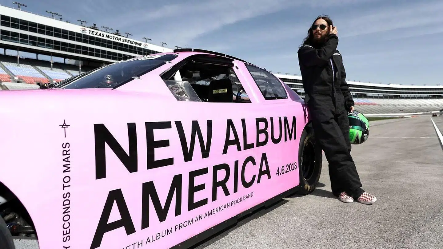 For at promovere det nye album 'America' har Thirty Seconds to Mars kørt på tværs af USA.