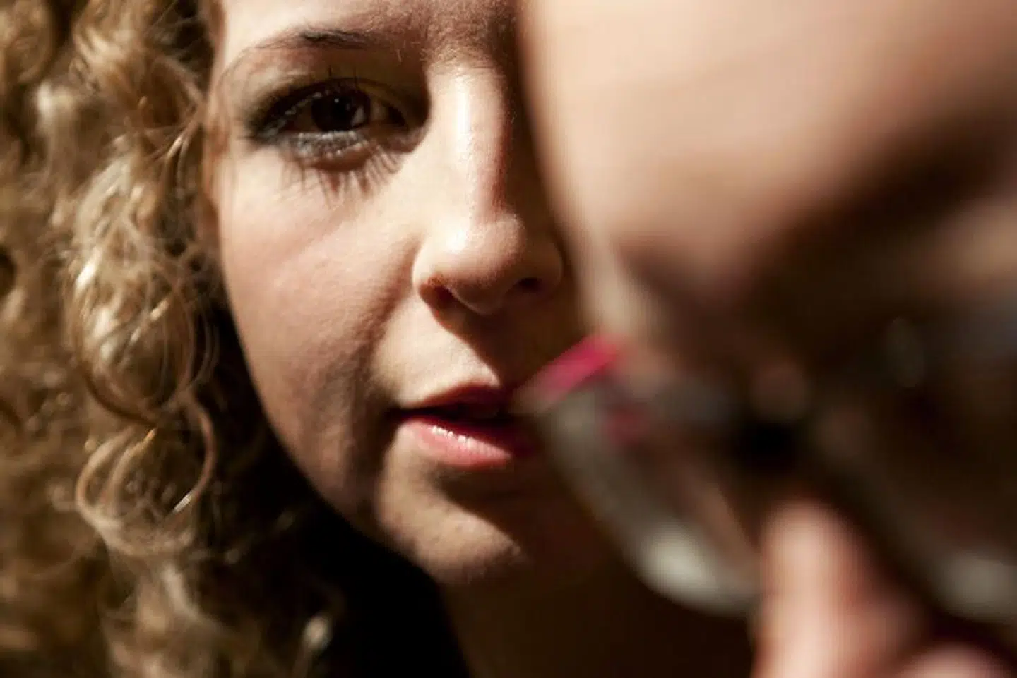 På deres (næsten) nye album 'Sand' kommer Dorte Gerlach og Michael Hartman, der tilsammen udgør bandet Hush, helt tæt på parforholdet og dermed muskkens bankende hjerte.