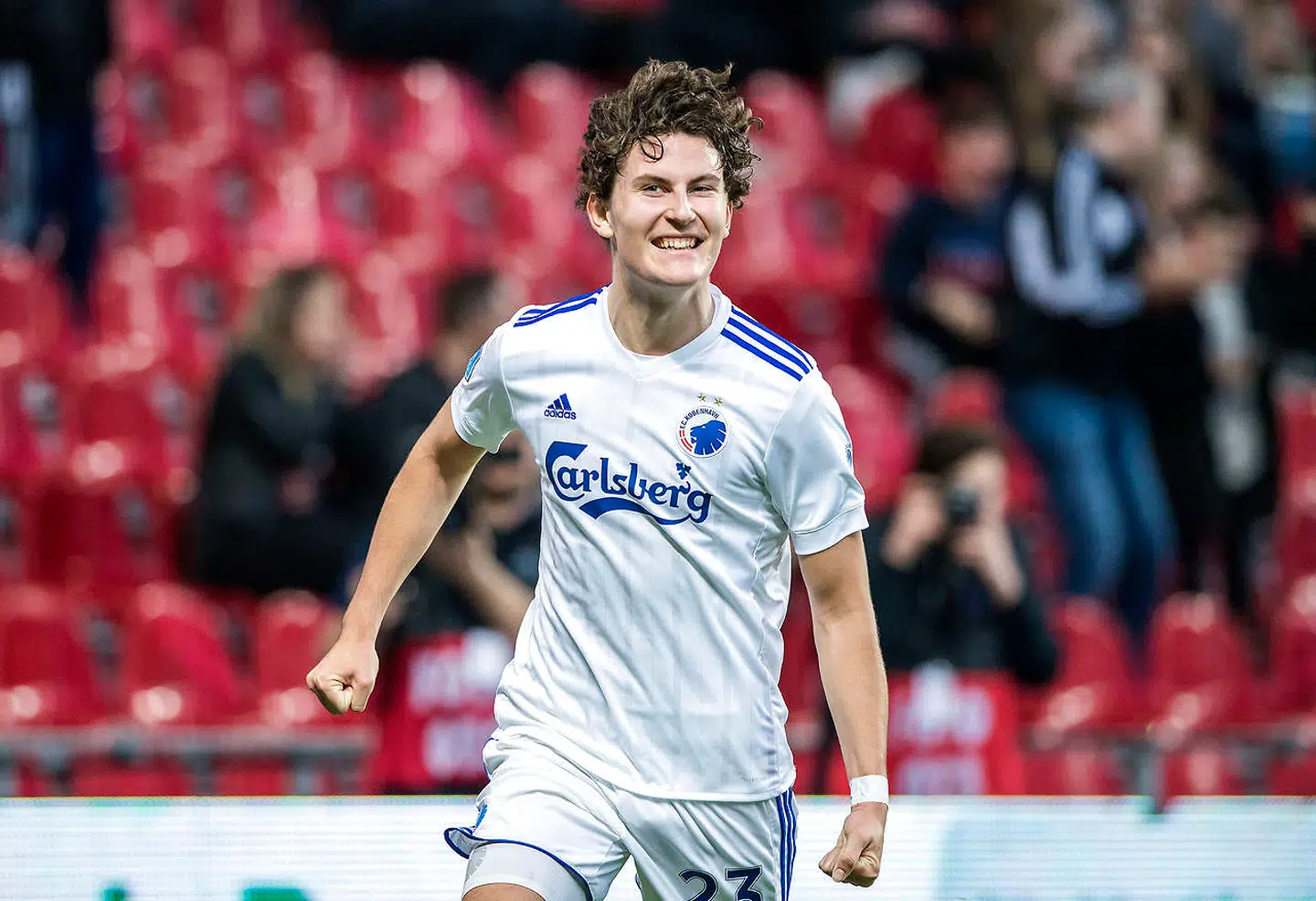 Jonas Wind jubler efter målet til 1-0 - nu kan han officielt kalde sig målscorer.