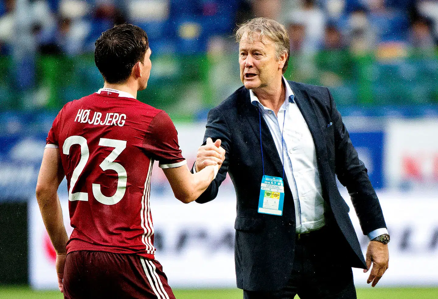 (ARKIV) Det danske fodboldlandshold er i Japan for at deltage i Kirin Cup. Kampen og Broncemedaljerne på Suita Stadium i Osaka. Aage Hareide og Pierre-Emile Højbjerg efter kampen den 7. juni 2016. Danmarks landstræner mener, at Southampton-spilleren har haft attitudeproblemer hidtil på landsholdet. Det skriver Jyllands-Posten, tirsdag den 17. april 2018.. (Foto: Nils Meilvang/Ritzau Scanpix)