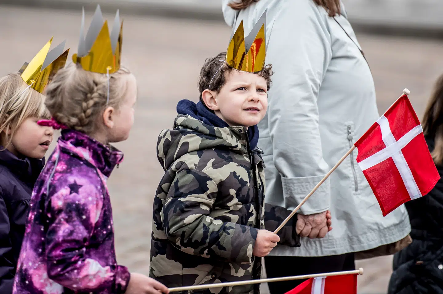 Mange små prinser og prinsesser var mødt op for at hylde dronningen.