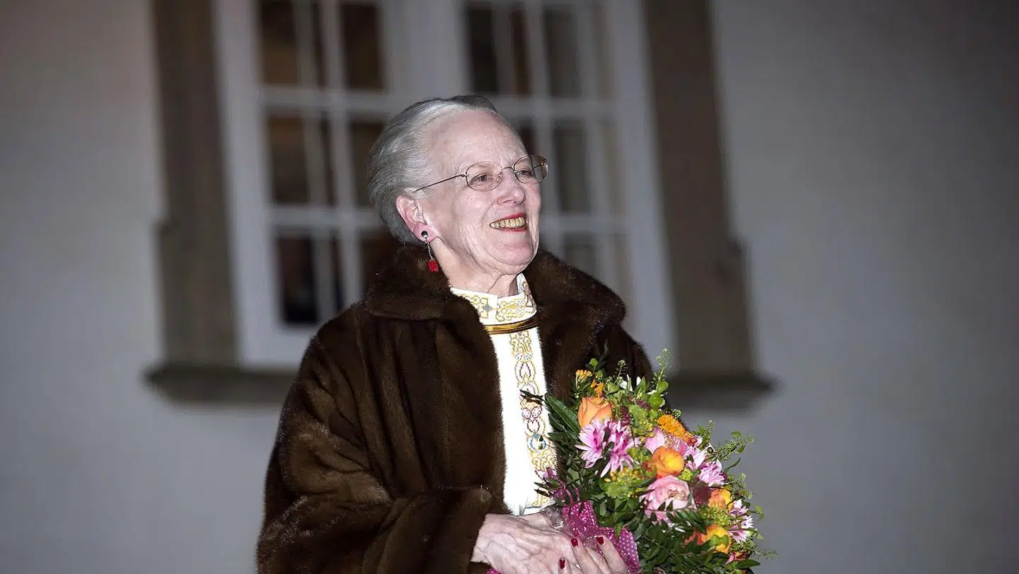 Dronning Margrethe modtager Fredensborg bys fakkeltog i Indre Slotsgaard på Fredensborg Slot, onsdag den 4. april 2018.