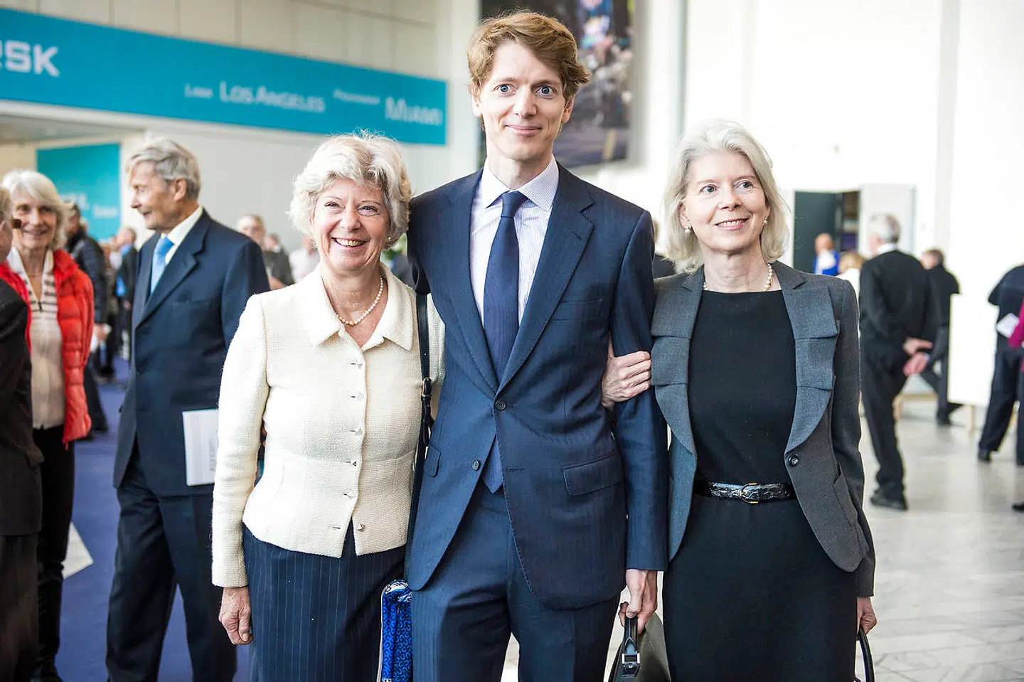 Robert Mærsk Uggla ses her sammen med sin mor Ane Mærsk Mc-Kinney Uggla (th) samt sin moster Leise Mærsk Mc-Kinney (tv).