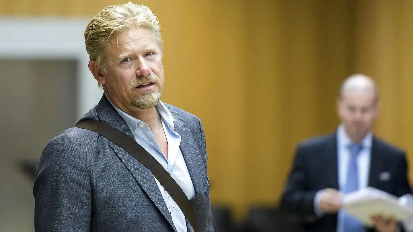 Peter Schmeichel langer i sit eget show ud efter de vestlige medier, som han mener laver spin mod Rusland.