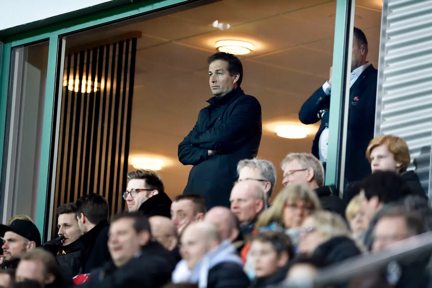 Kasper Hjulmand, FC Nordsjællands cheftræner, måtte se kamp i fredags fra en lounge på grund af sin karantæne.