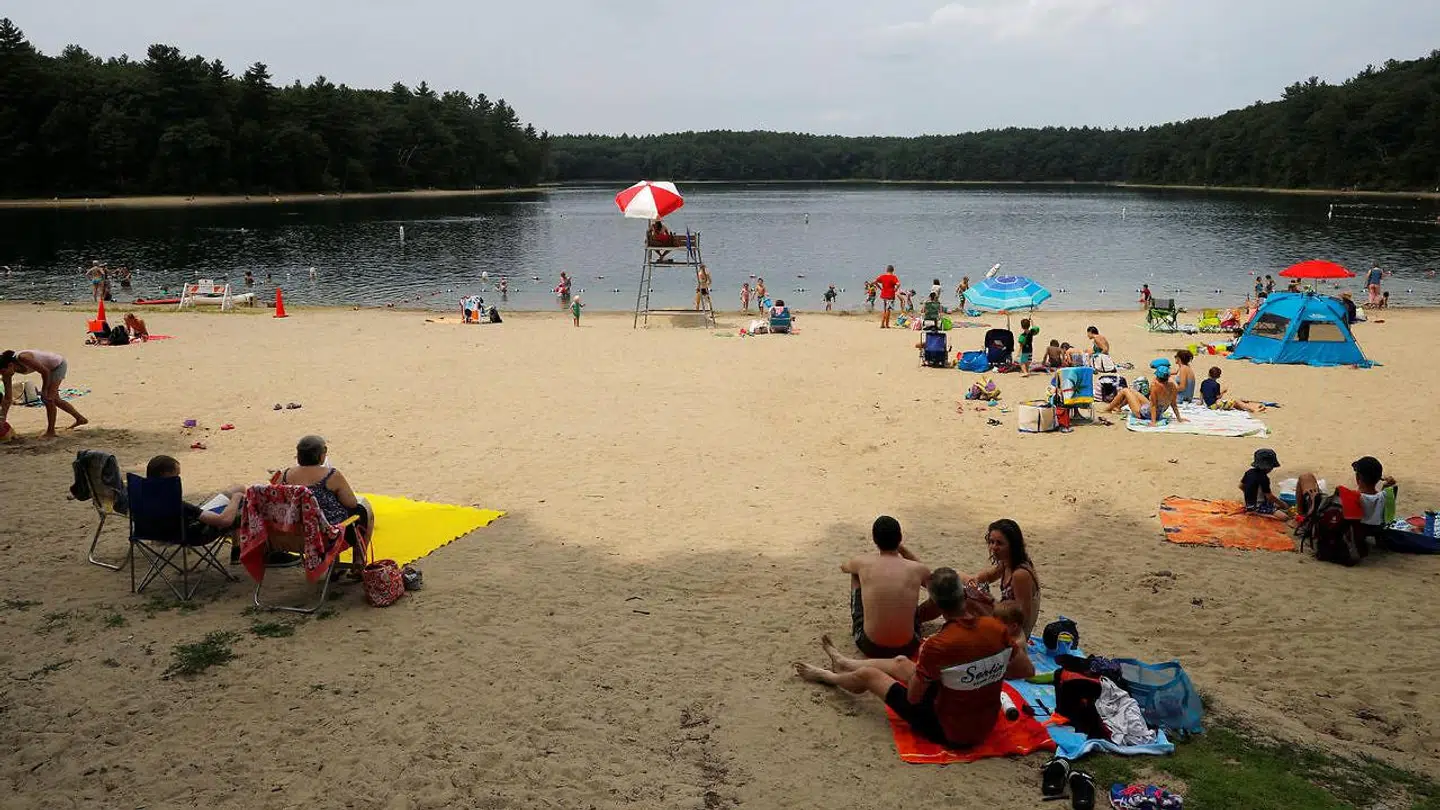 Turisternes tis truer »Walden Pond« - den sø, som forfatteren Henry David Thoreau gjorde berømt i 1854 med bogen »Livet i skovene«, hvori han advokerede for at leve mere i pagt med naturen.