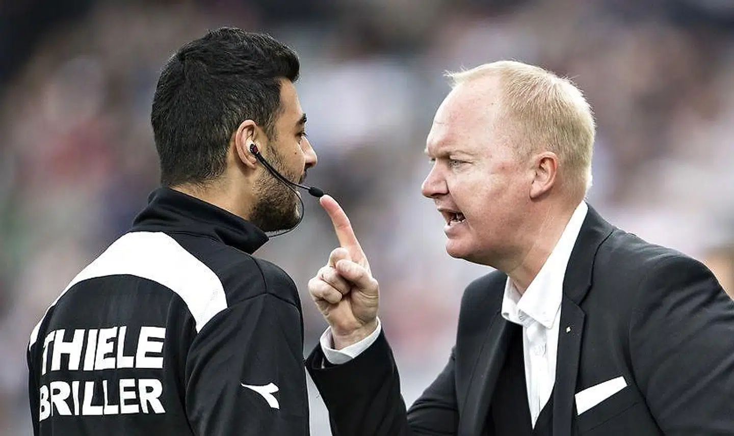Glen Riddersholm var i en Superliga-kamp i sidste sæson oppe at skændes med fjerdedommer Sandi Putros.