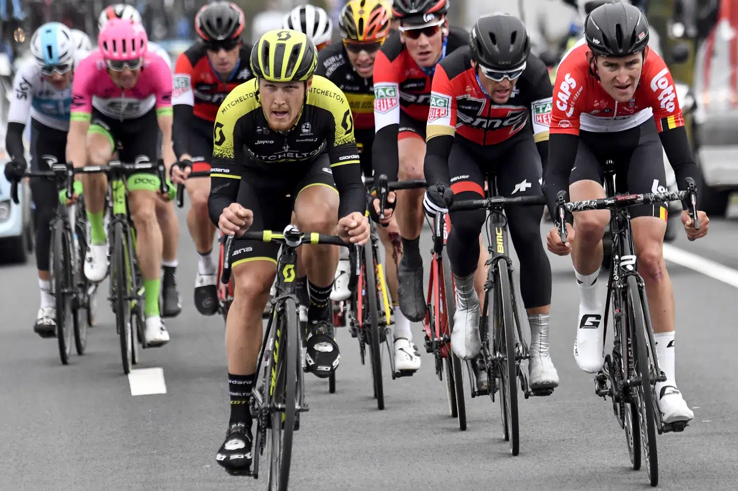 Greg Van Avermaet (nummer to fra højre) hentede en tredjeplads i cykelløbet E3 Harelbeke tidligere på sæsonen. Scanpix/Dirk Waem
