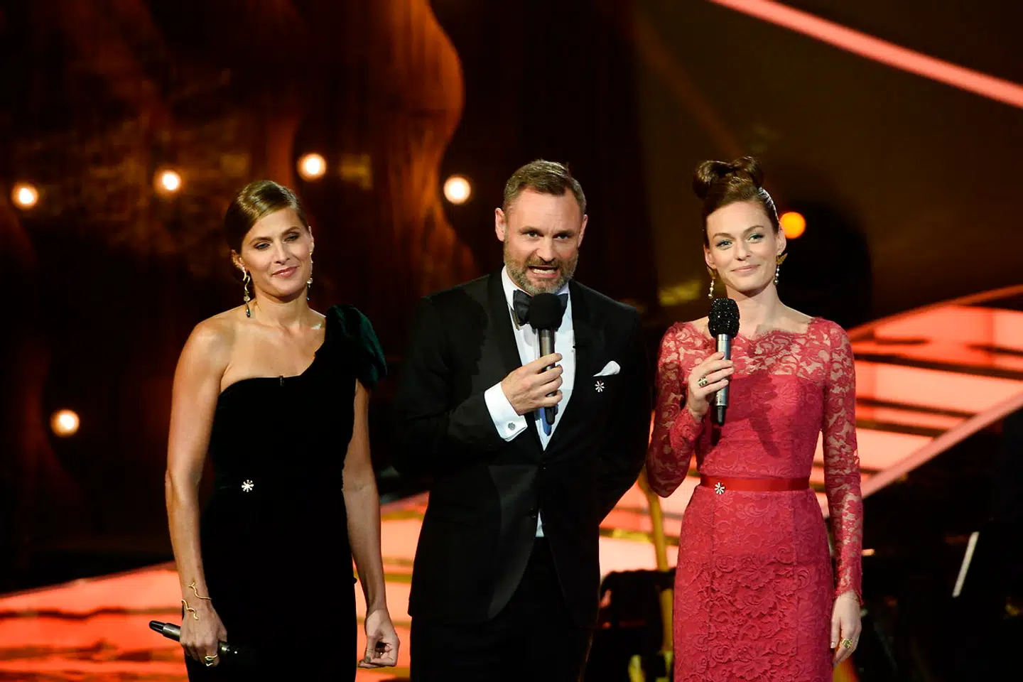 Andrea Elisabeth Rudolph, som mange husker hende i Vild med dans. Her er hun sammen med Claus Elming og Sarah Grünewald, da TV2 i en af de seneste sæsoner afviklede en en omgang Vild med Dans med fokus på indsamling til Knæk Cancer.