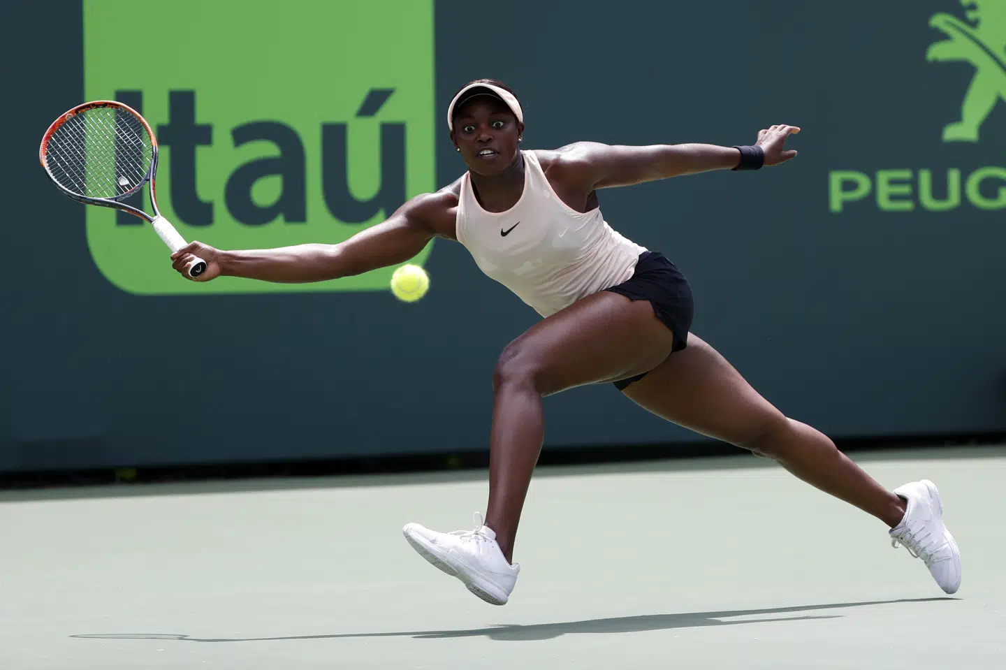 Sloane Stephens er født i Florida. Lørdag strøg hun til tops i turneringen i Miami. Scanpix/Geoff Burke