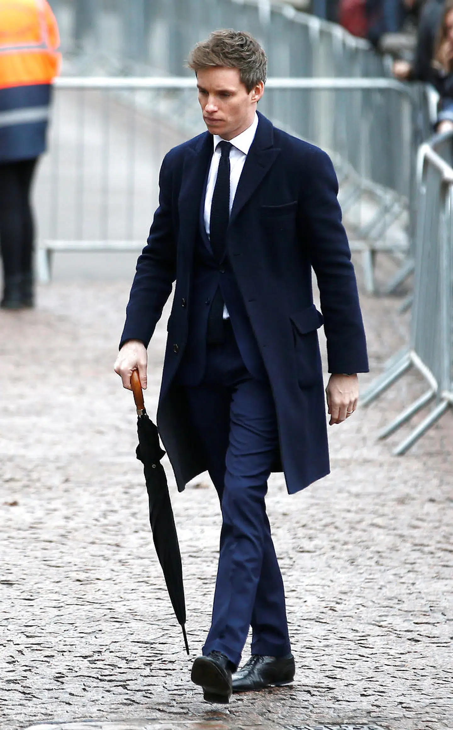 Den britiske skuespiller Eddie Redmayne ankommer til 'Great St. Marys Church', hvor begravelsen af professor Stephen Hawking finder sted d. 31. marts. 2018.