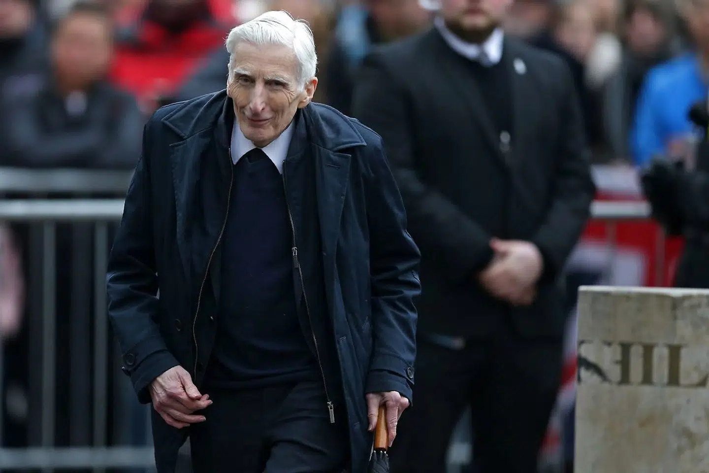 Martin John Rees er en engelsk kosmolog og astrofysiker. Han har været hofastronom siden 1995.