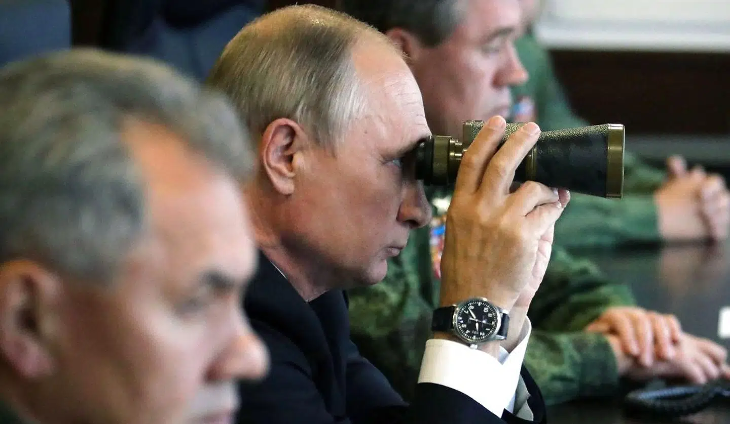 På billedet: Ruslands præsident Vladimir Putin (i midten) under en inspektion. Den 22. januar.