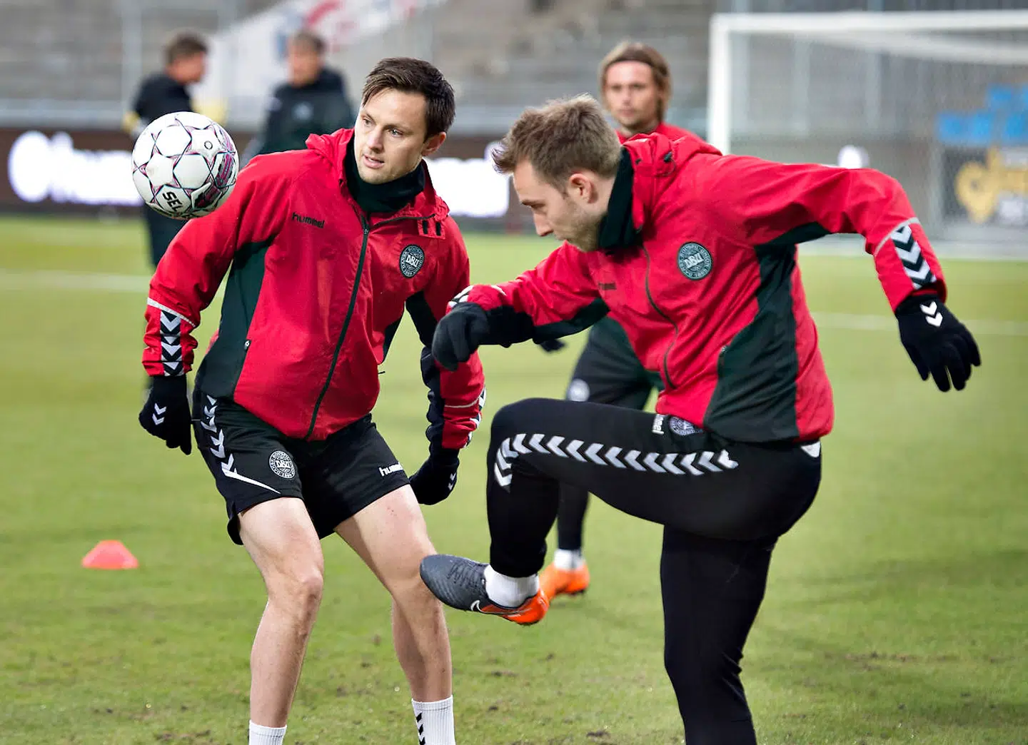 Christian Eriksen og William Kvist ved A-landsholdets træning på Aalborg Stadion, mandag den 26. marts 2018. (Foto: Henning Bagger/Ritzau Scanpix)