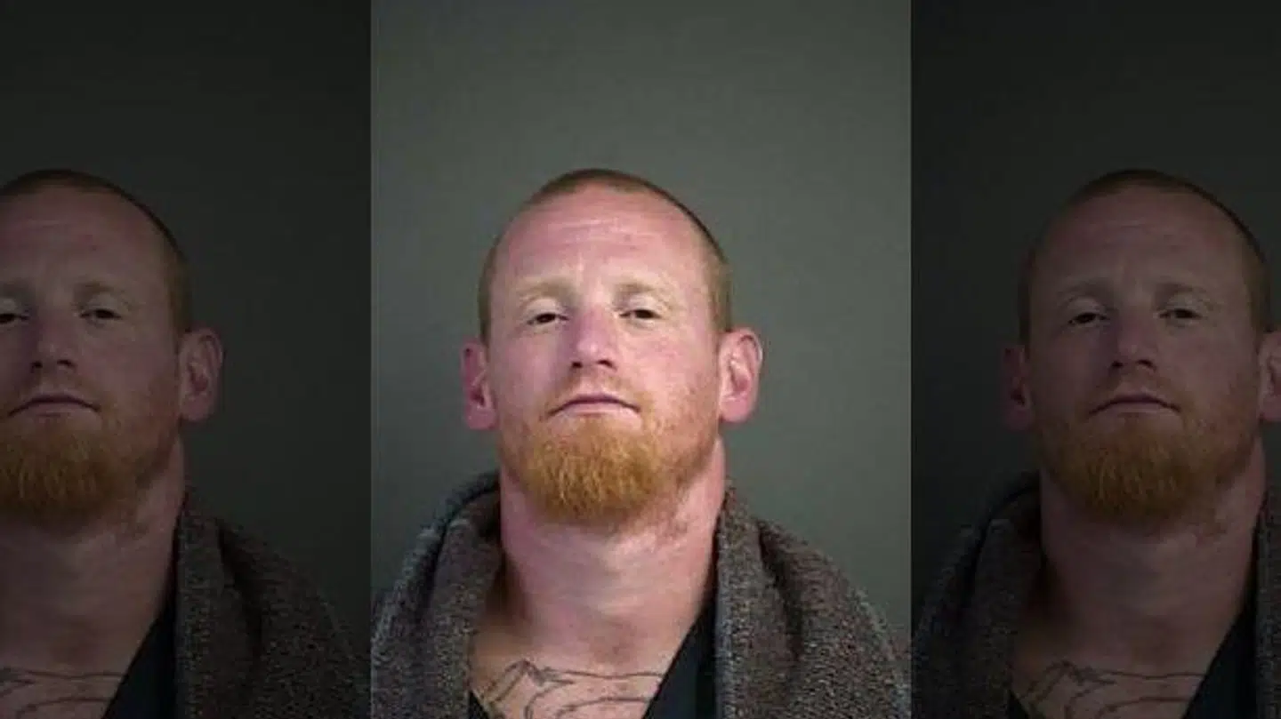 Jedediah Ezekiel Fulton blev anholdt, efter han mildest talt gik amok i en McDonalds i byen Sutherlin, Oregon.