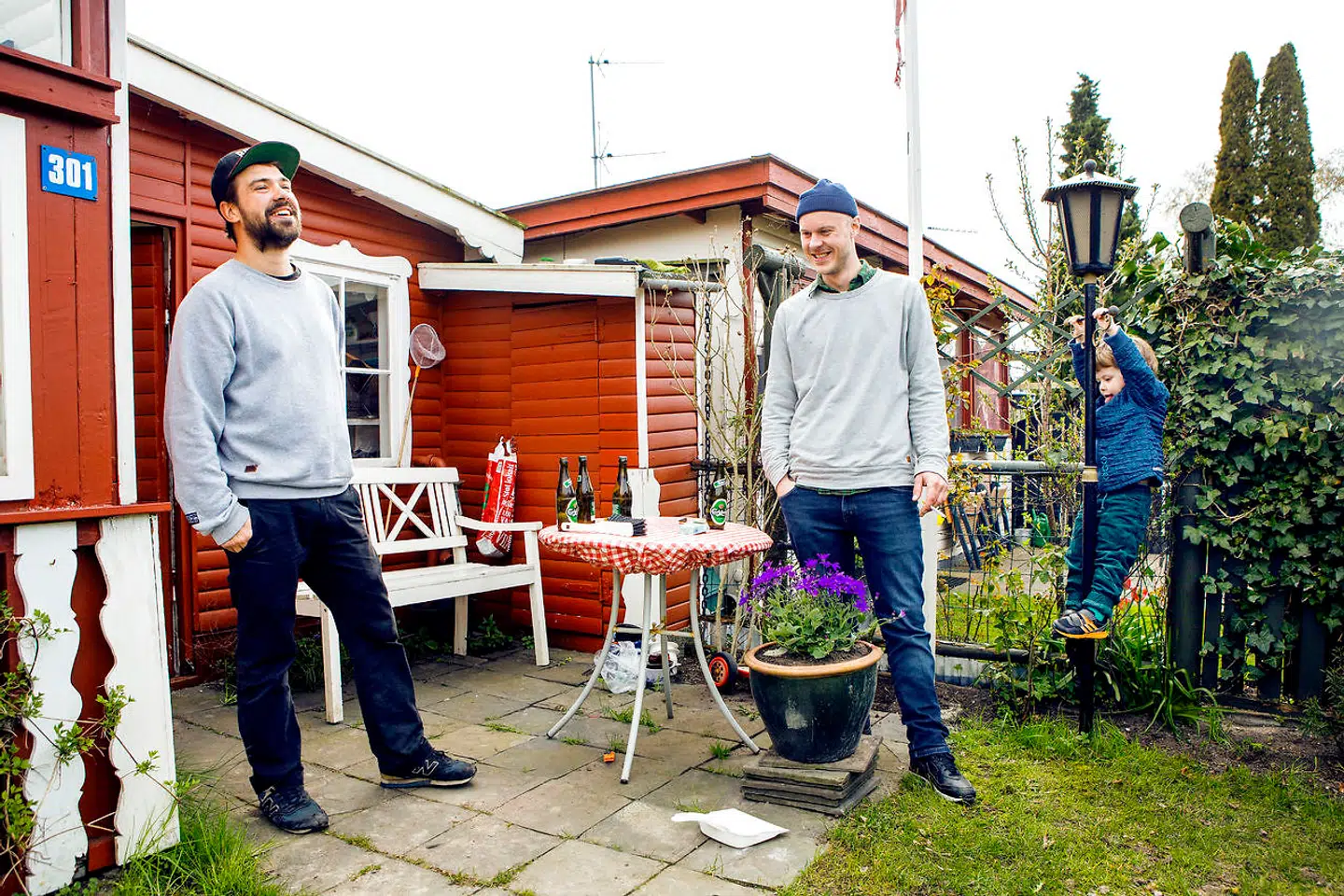 I 2014 var vejret til kolde øl i Haveforeningen Vennelyst i København.