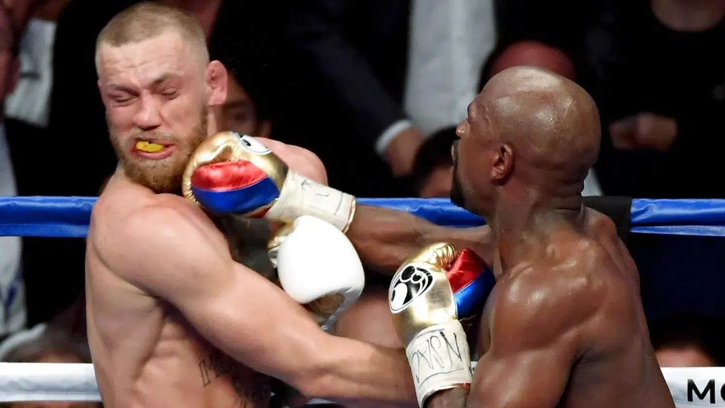 Conor McGregor kunne ikke følge med, da Floyd Mayweather satte op for tempoet og vandt på teknisk knockout i 10. omgang i en klassisk boksekamp.