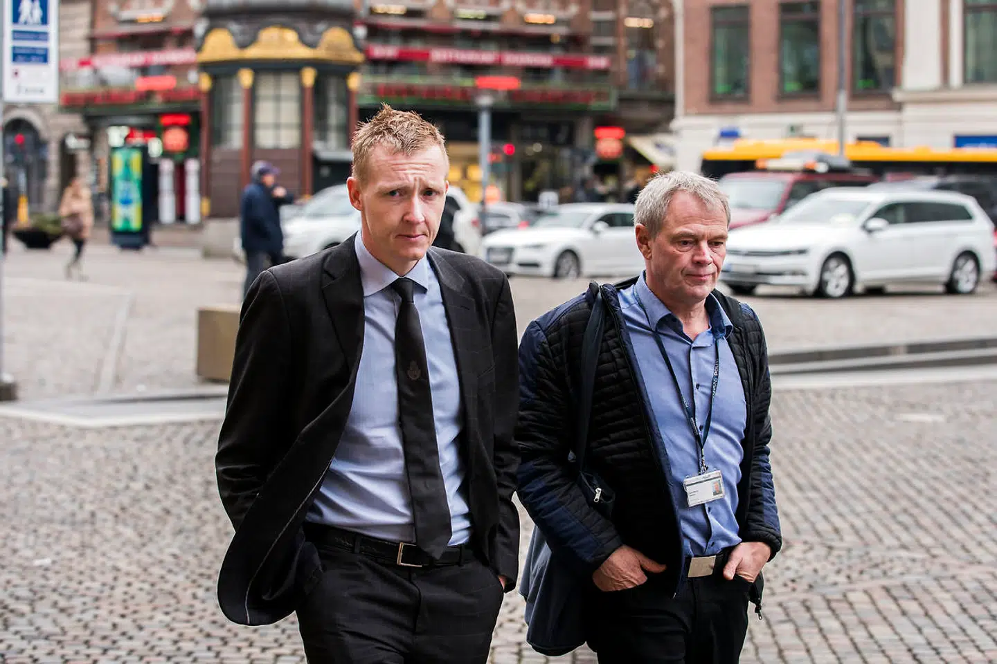 Jens Møller Jensen chef for afdelingen for personfarlig kriminalitet og Anklager Jakob Buch-Jepsen ankommer til Københavns Byret efter en kort pause. Ubåds-sagen fortsætter mod Peter Madsen i Københavns Byret. Tilhørere og mediefolk er mødt massivt op foran Københavns Byret. Sagen fortsætter mod Peter Madsen, torsdag den 22. marts 2018.. Peter Madsen er tiltalt for at have dræbt den svenske journalist Kim Wall på sin ubåd, parteret liget og kastet delene i havet. Sagen begyndte 8. marts 2018. (foto: Martin Sylvest/Scanpix Ritzau 2018)